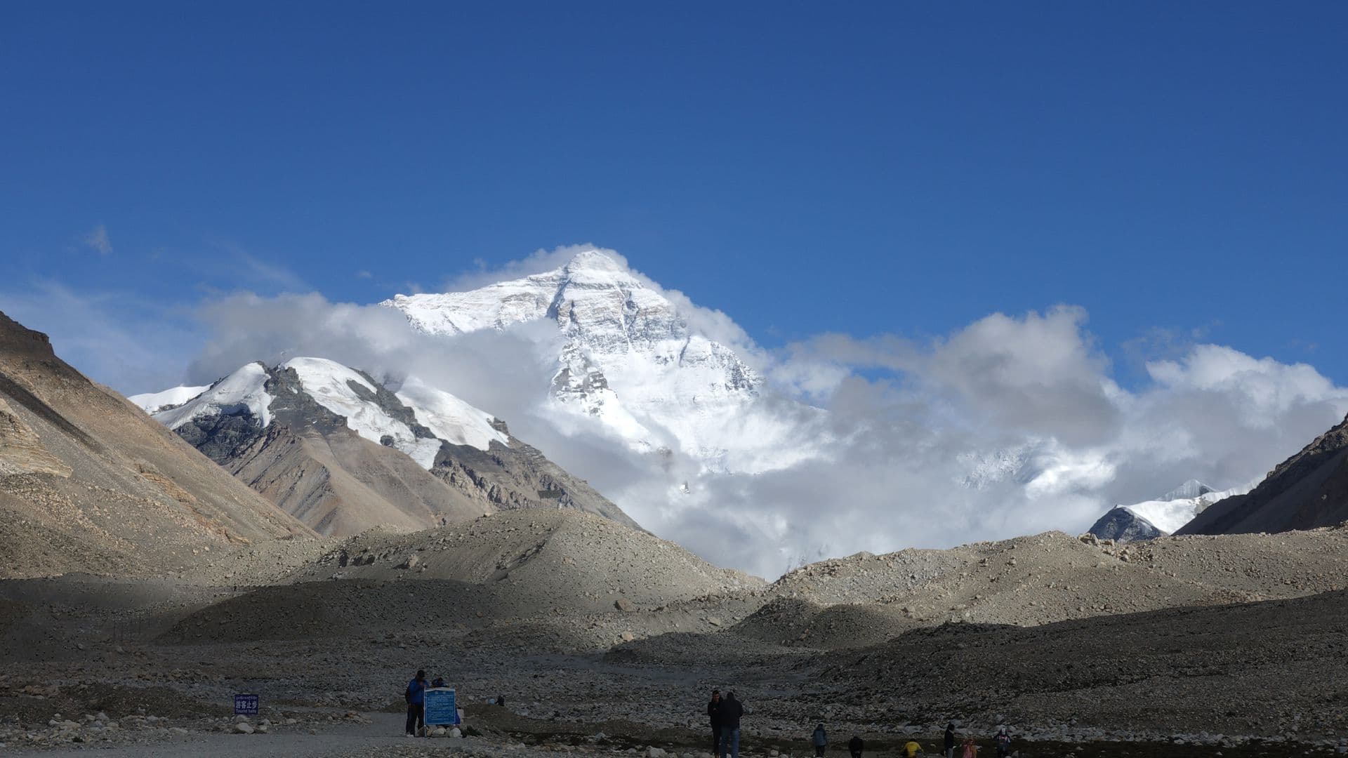 Everest Background